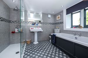 Family bathroom- click for photo gallery